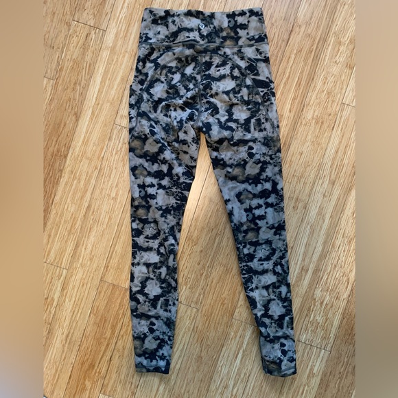 Lululemon invigorate leggings - Picture 2 of 7